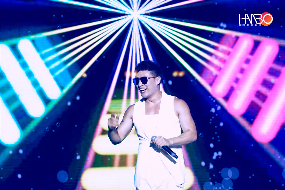 成都演藝公司“大美興義·萬商齊聚”群星演唱會策劃承辦如期完成